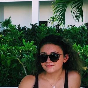 Meet your Posher, Ava